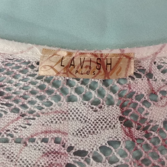 ⭐Lavish⭐(bundle 2 listing's with a ⭐ for $15.00) - Picture 2 of 3